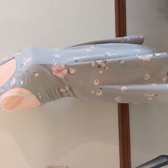 Newport News gray dress with floral accents, sized 4P - Picture 3 of 8